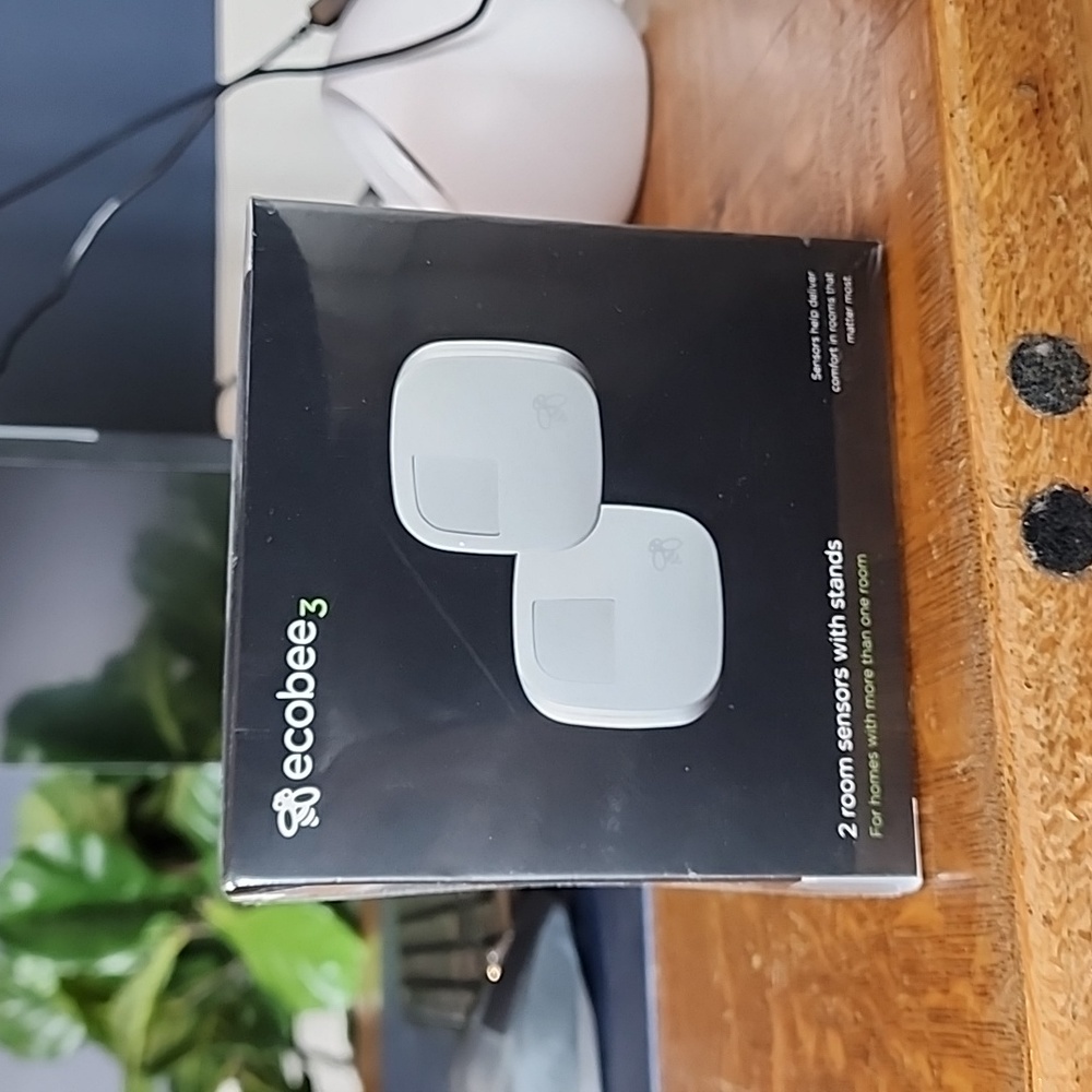 NWT ecobee3 - 2 room sensors with stands